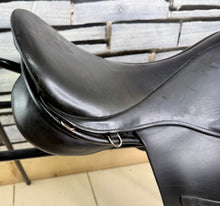 Load image into Gallery viewer, 18” Wide Jeffries Falcon Hawk Event Saddle - Black