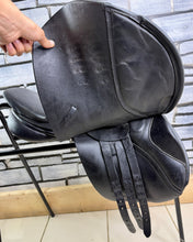 Load image into Gallery viewer, 16 1/2 - 17” MN Bespoke Classic Jump Saddle - Black -High Wither- TB/ROR - Big Blocks