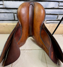 Load image into Gallery viewer, 17 1/2” 32/Wide Stubben Tristan Show/Working Hunter Saddle - Brown - Lightly Used