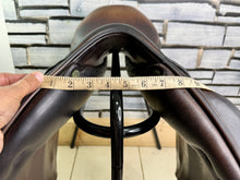 Load image into Gallery viewer, 17” +1.5 (MW) Amerigo Vega Monoflap Jump Saddle - Brown