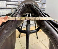 Load image into Gallery viewer, 17 1/2” Medium Black Country Event/GP Saddle - Black