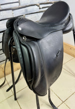 Load image into Gallery viewer, 17 1/2” MN Albion Ultima Dressage Saddle - Black