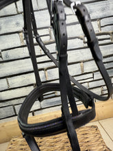 Load image into Gallery viewer, S/H Schockemohle Crystal Piping Dressage Bridle -Black- Cob