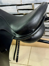 Load image into Gallery viewer, 17 1/2” MW-Wide Ideal Jessica Dressage Saddle - Black - Flocked