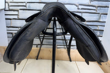 Load image into Gallery viewer, 17” Wide Thorowgood Griffin Cob GP Saddle -Black- Flat Tree - W