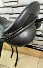 Load image into Gallery viewer, 17 1/2” Wide Ideal/Batchelors Suzannah Dressage Saddle - Black