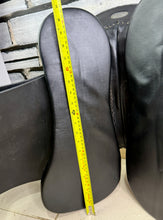 Load image into Gallery viewer, 17” Wide Trapezius Panel Long Strap Saddle - Black