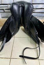 Load image into Gallery viewer, 18” Medium Ideal Suzannah Dressage Saddle - Black