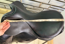 Load image into Gallery viewer, 17 1/2” Wide Ideal/Batchelors Suzannah Dressage Saddle - Black