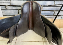 Load image into Gallery viewer, 16 1/2” MW Orion/Ideal Show Saddle - Brown - Reverse Hide - Close Contact