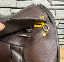 Load image into Gallery viewer, 17” Wide Black Country Vinici Monoflap Dressage Saddle - Brown