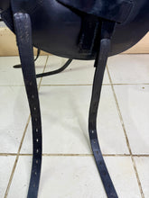 Load image into Gallery viewer, 17 1/2” MN Albion Ultima Dressage Saddle - Black