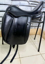 Load image into Gallery viewer, 17 1/2” Medium Heritage Yin-Yang Dressage Saddle - Black