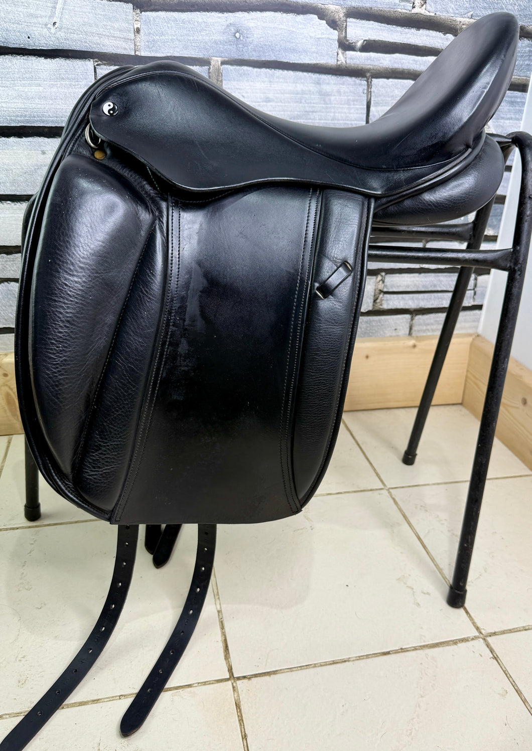 17 1/2” Medium Heritage Yin-Yang Dressage Saddle - Black