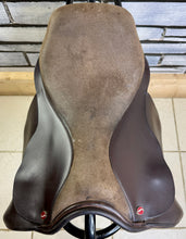 Load image into Gallery viewer, 16” XW Jeffries Close Contact Show/WH Saddle - Brown - Extra Wide