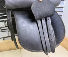 Load image into Gallery viewer, 17 1/2” Wide Thorowgood Griffin Cob GP Saddle - Black