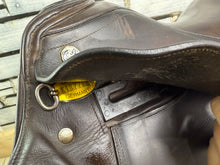 Load image into Gallery viewer, 17” MW Kieffer N. Koof FL Jump Saddle - Brown