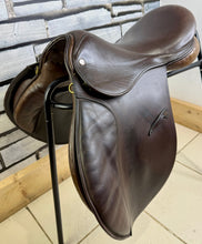 Load image into Gallery viewer, 18” Medium Jeffries Falcon Hawk Event Saddle - Brown - M