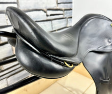 Load image into Gallery viewer, 17 1/2” Wide Ideal International Event Saddle - Black