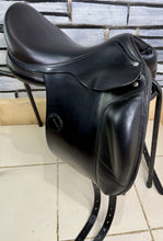 Load image into Gallery viewer, 17” MW Amerigo Vega Dressage Saddle - Black