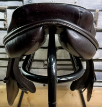 Load image into Gallery viewer, 17” Medium Morris &amp; Nolan Close Contact Jumping Saddle - Brown