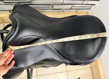 Load image into Gallery viewer, 17 1/2” Medium Spalding Britanica Elite Dressage Saddle - Black