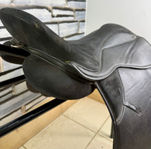 Load image into Gallery viewer, 17 1/2” XXW Thorowgood Griffin Cob GP Saddle - Black - Extra Wide - Flat Tree - 4 Straps