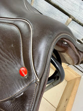 Load image into Gallery viewer, 17” Wide Changeable Gullet Whitaker Overton Jumping Saddle - Brown