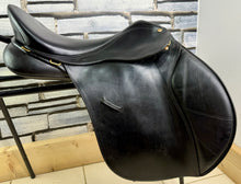 Load image into Gallery viewer, 17” XW/Changeable Gullet Bates Caprilli GP Saddle - Black