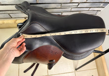 Load image into Gallery viewer, 17” XW Voltaire Lexington Monoflap Jump Saddle - Brown