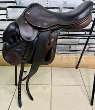 Load image into Gallery viewer, 17” Medium-MW Black Country Vinici MonoFlap Jump Saddle -Brown/Black- Jumping/XC