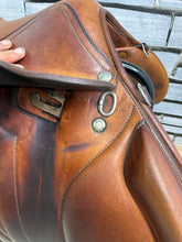 Load image into Gallery viewer, 17” Wide Butet Monoflap Cross Country Jump Saddle - Brown/Tan