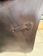 Load image into Gallery viewer, 17” Wide Jeffries Falcon Hawk Event GP Saddle - Brown