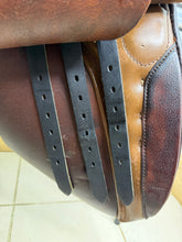 Load image into Gallery viewer, 17 1/2” 32/Wide Stubben Tristan Show/Working Hunter Saddle - Brown - Lightly Used