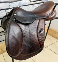 Load image into Gallery viewer, 17” MW Frank Baines Jump Saddle - Brown