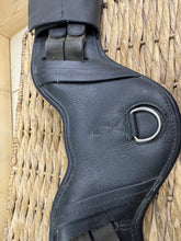 Load image into Gallery viewer, S/H 18” Childeric Padded Anatomic Leather Mono/Short Girth-Black