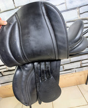 Load image into Gallery viewer, 17” MW-Wide Symmonds Cambridge GP Saddle - Black - Flat Tree - Suit a Connie or Cob