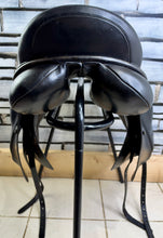 Load image into Gallery viewer, 17” MW Ideal/Martin Wilkinson Suzannah Dressage Saddle - Black