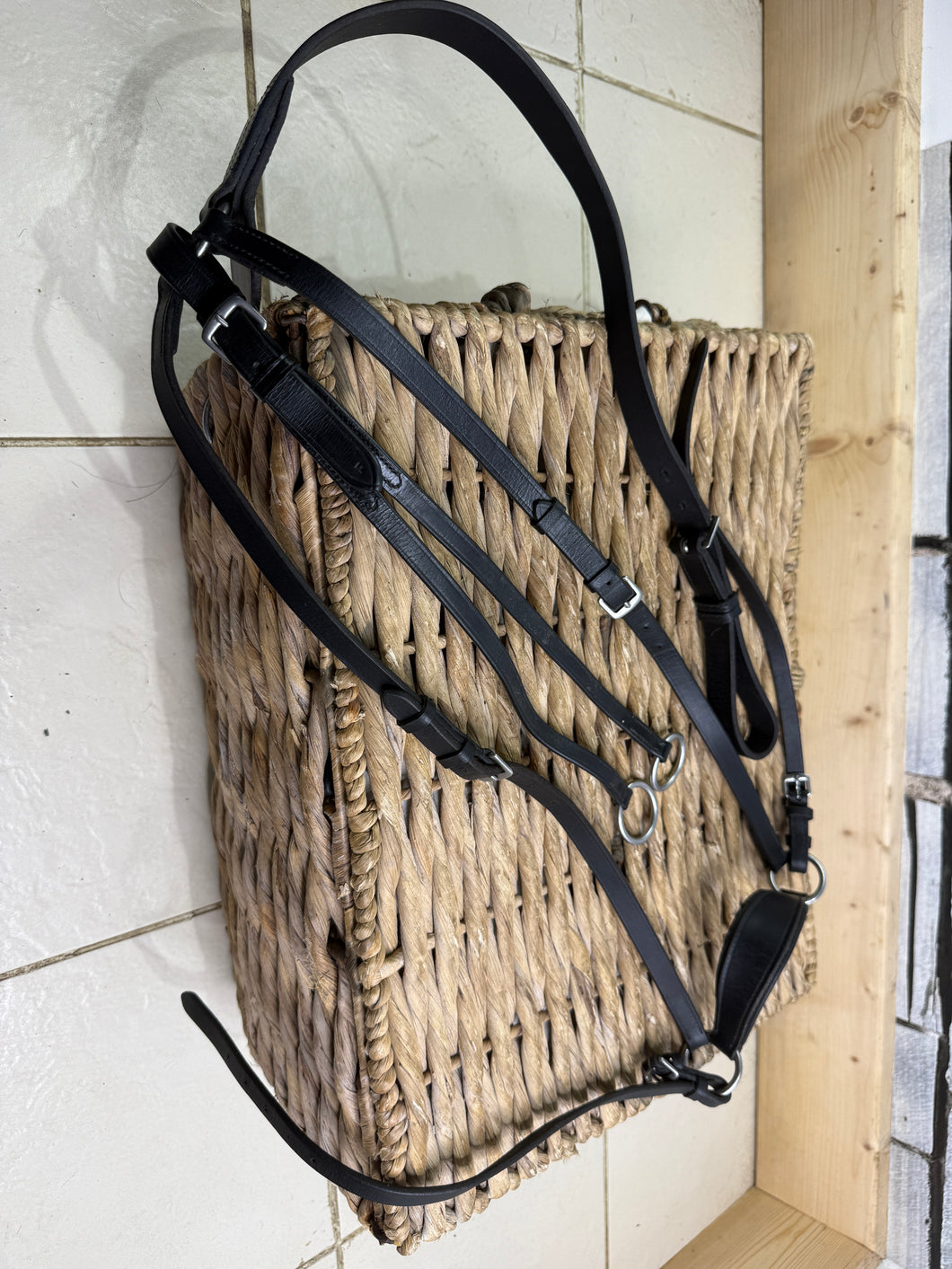 S/H Hunting Breastplate & Running Mart - Full - Brown