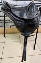 Load image into Gallery viewer, Size 2 Barefoot Cheyenne Treeless Leather GP Saddle - with Pads &amp; Girth - Black - Cob