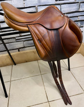 Load image into Gallery viewer, 17” Wide Butet Monoflap Cross Country Jump Saddle - Brown/Tan