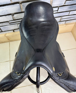 17 1/2” Wide Eric Thomas Close Contact Jump Saddle - Black