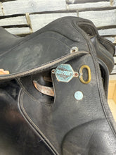 Load image into Gallery viewer, 17” Wide/Changeable Gullet Wintec 2000 GP Saddle - Black