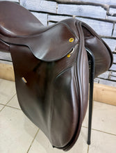 Load image into Gallery viewer, 17-17 1/2” Wide Excelle English GP Saddle - Brown