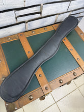 Load image into Gallery viewer, 24” Albion Soft Padded Leather Dressage Girth - Black