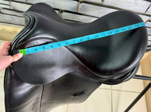 Load image into Gallery viewer, 17” Wide Ideal/Martin Wilkinson Suzannah Dressage Saddle - Black