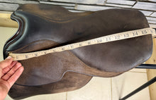 Load image into Gallery viewer, 16” MW-Wide Fylde Hayden Show/Working Hunter Saddle -Brown- Suede Top