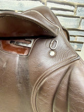 Load image into Gallery viewer, 17” Wide Changeable Gullet Whitaker Overton Jumping Saddle - Brown