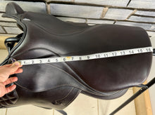Load image into Gallery viewer, 16 1/2” MW Harry Dabbs Future Monoflap Jump Saddle - Shoulder Free - Brown