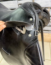 Load image into Gallery viewer, 17 1/2” Extra Wide M&amp;J Saddlery English GP Saddle - Black - XW Cob Tree